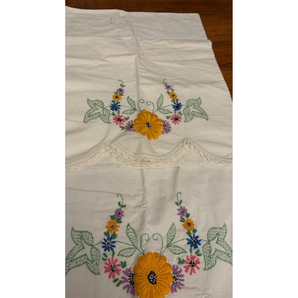 Vtg Hand Embroidered Floral Pillowcases Crochet Lace Pair 17x34
